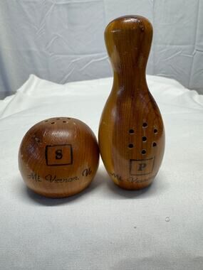Mt. Vernon Collectible Wood Salt and Pepper Shakers